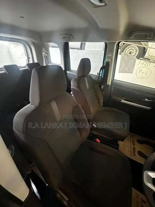 Toyota Roomy Custom GT 2025
