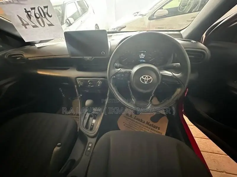 Toyota Yaris X Grade 2024