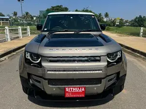 Land Rover Defender HSE 2023