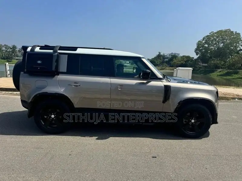 Land Rover Defender HSE 2023