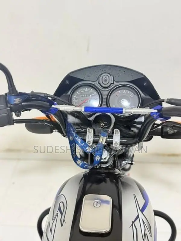 Bajaj CT100 ES 2025