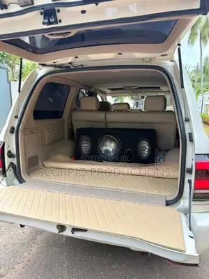 Toyota Land Cruiser Sahara 2000