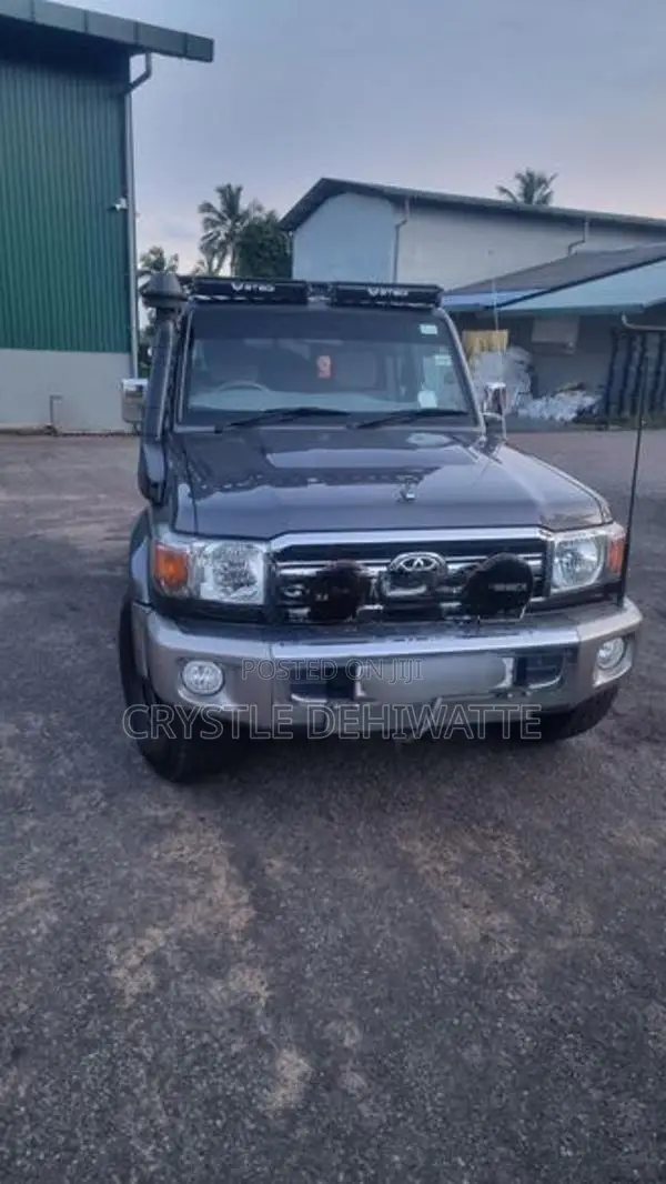 Toyota Land Cruiser 79 2018