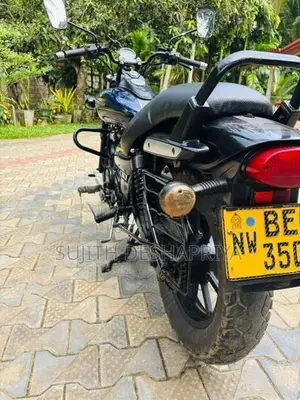 Bajaj Avenger Street 2016
