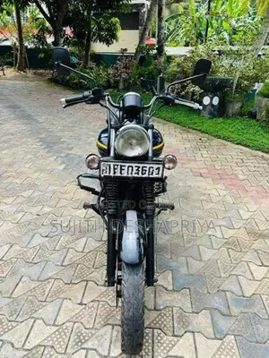 Bajaj Avenger Street 2016
