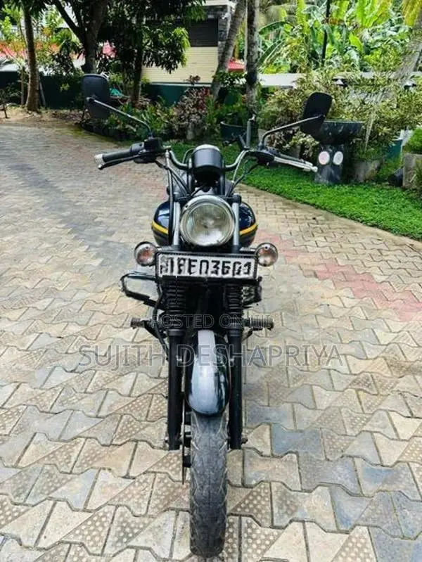 Bajaj Avenger Street 2016