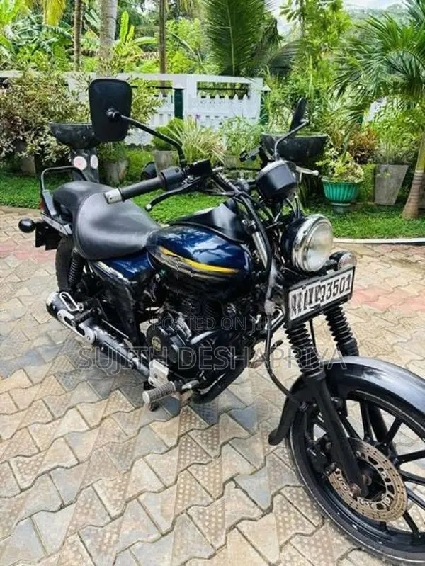 Bajaj Avenger Street 2016