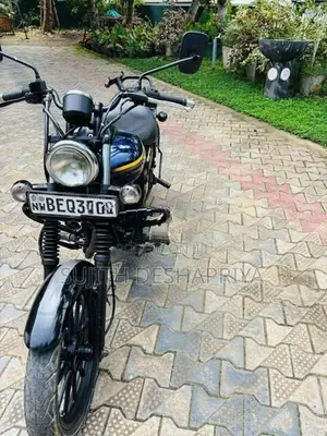 Bajaj Avenger Street 2016