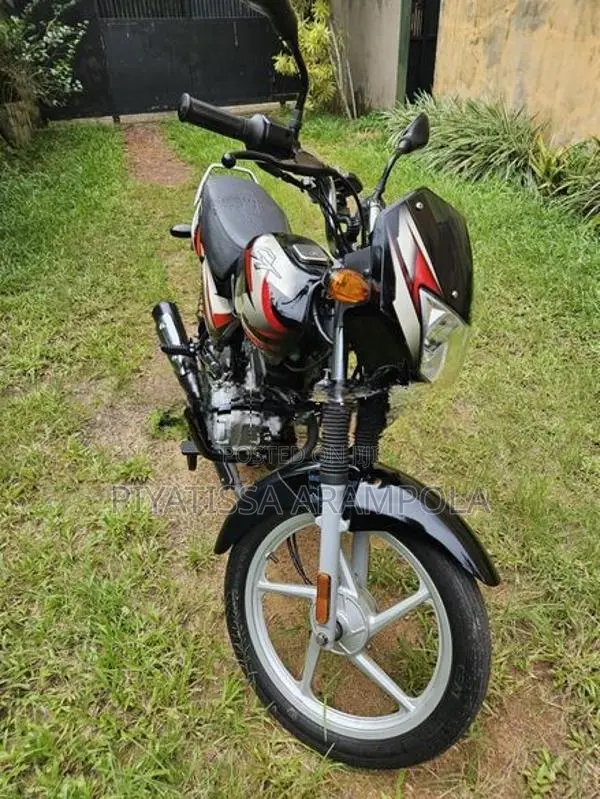 Bajaj CT100 ES 2022