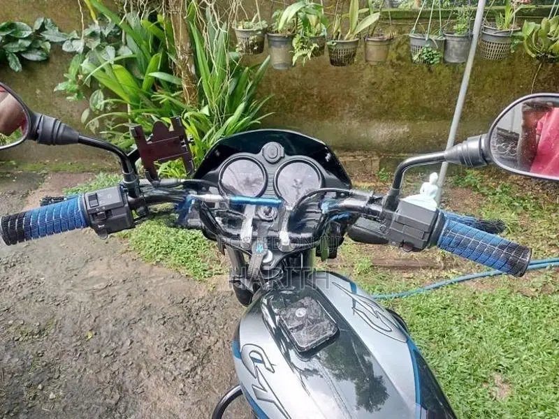 Bajaj CT100 2025