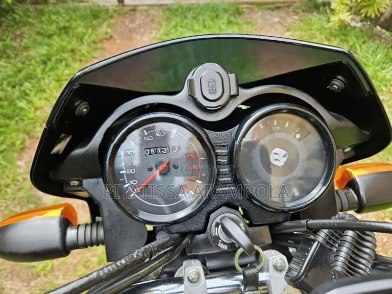 Bajaj CT100 ES 2022