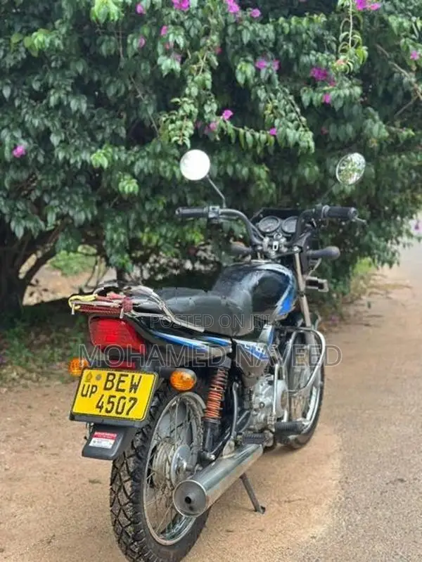 Bajaj CT100 2015