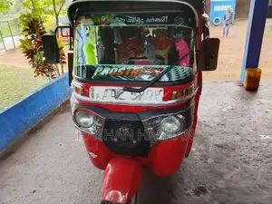 Bajaj RE Red 2015