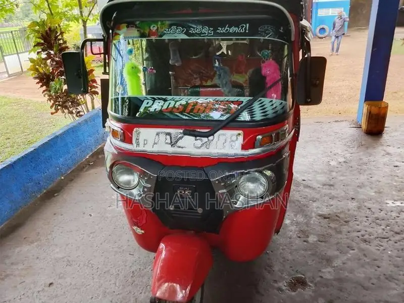 Bajaj RE Red 2015