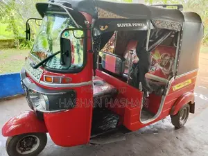 Bajaj RE Red 2015