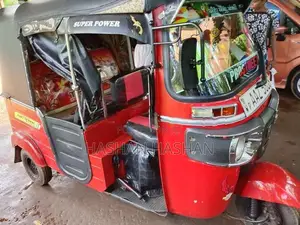 Bajaj RE Red 2015