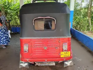 Bajaj RE Red 2015