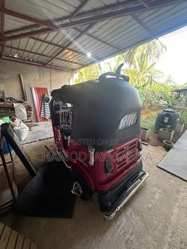 Bajaj RE 2015