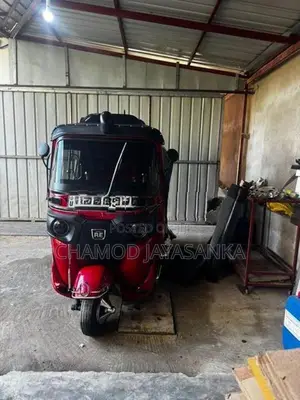Bajaj RE 2015