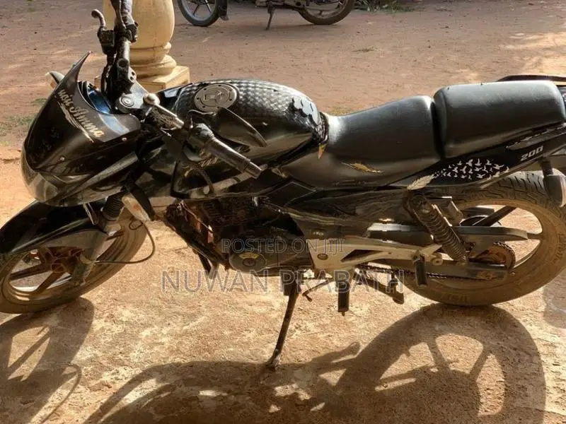 Bajaj Pulsar 180 2010