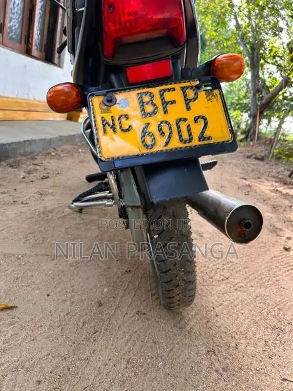 Bajaj CT100 2017