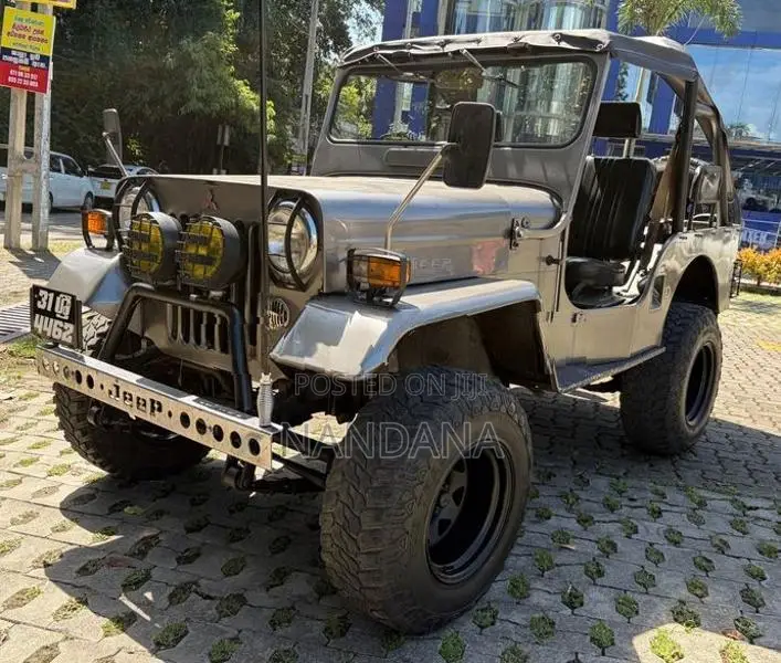 Mitsubishi 4DR 1980
