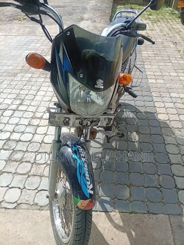 Bajaj CT100 2015