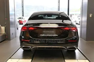 Mercedes Benz E200 2025