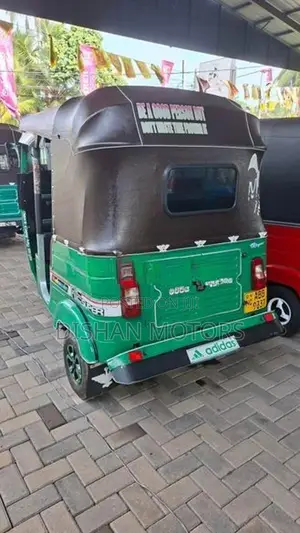 Bajaj RE 4Stroke 2015