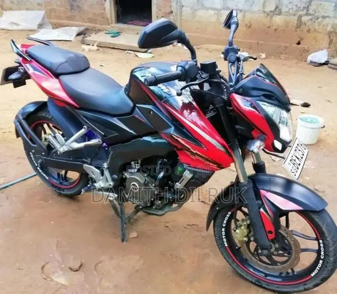 Bajaj Pulsar NS200 trim 2016