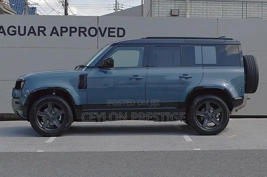 Land Rover Defender 2025