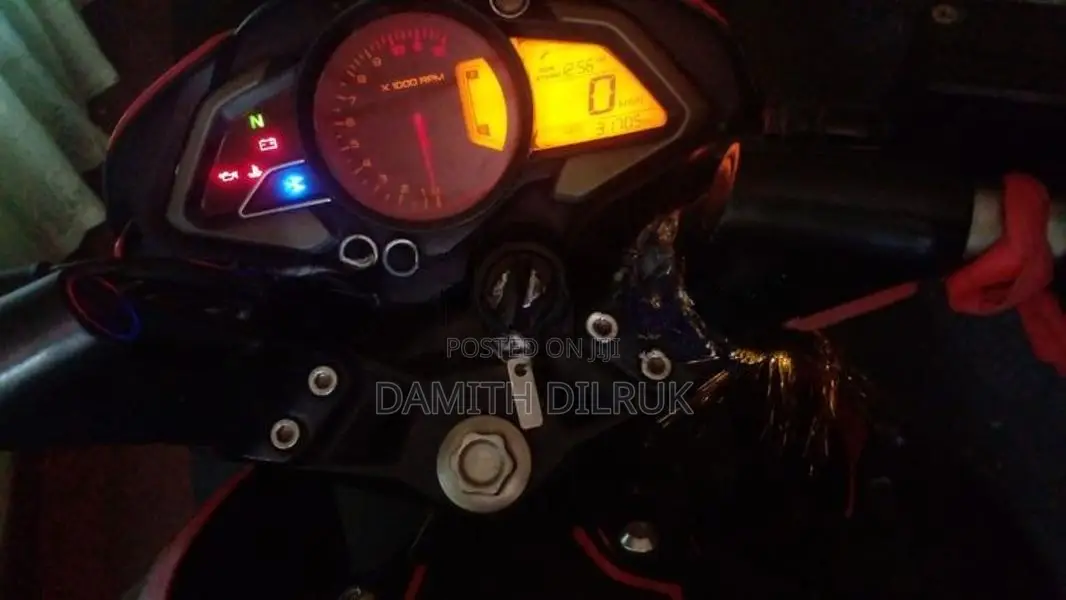 Bajaj Pulsar NS200 trim 2016