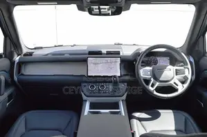 Land Rover Defender 2025