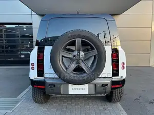 Land Rover Defender 2025