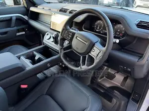 Land Rover Defender 2025