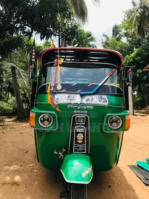 Bajaj RE YA 4876 2010