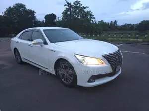Toyota Crown Royal Saloon 2014