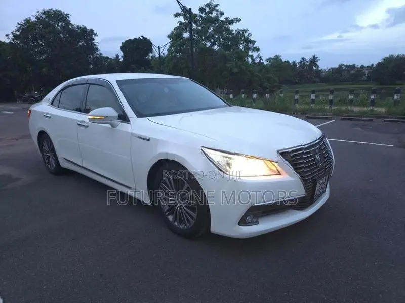 Toyota Crown Royal Saloon 2014