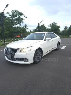 Toyota Crown Royal Saloon 2014