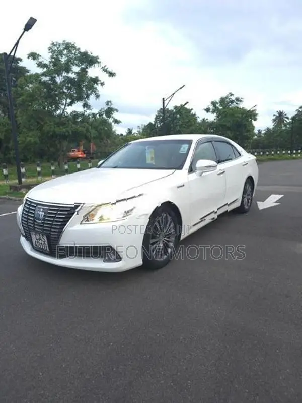 Toyota Crown Royal Saloon 2014