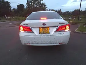Toyota Crown Royal Saloon 2014