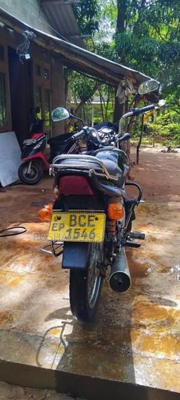 Bajaj CT100 2015