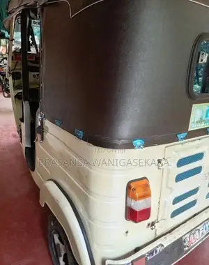 Bajaj RE 2000