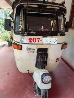 Bajaj RE 2000