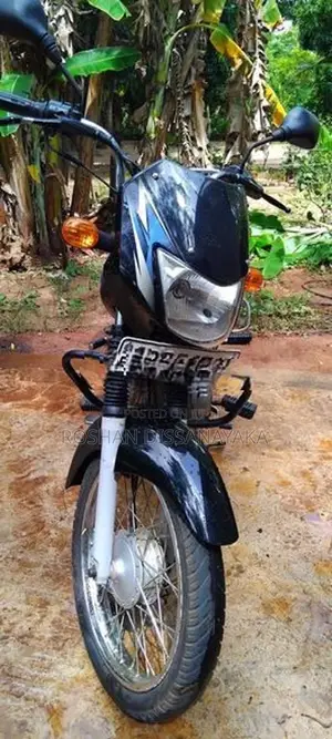Bajaj CT100 2015