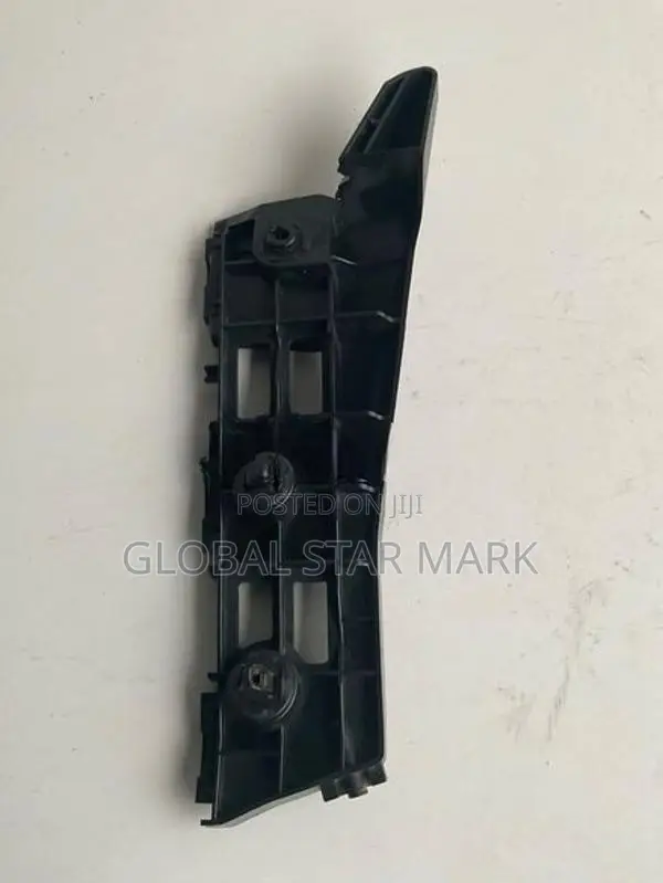 Prius ZVW30 Front Bumper Retainer