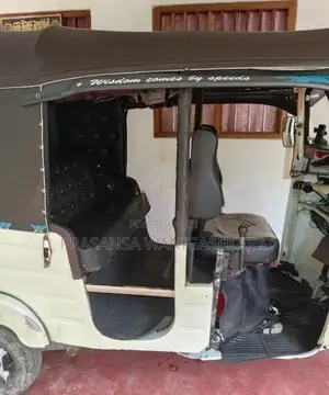 Bajaj RE 2000