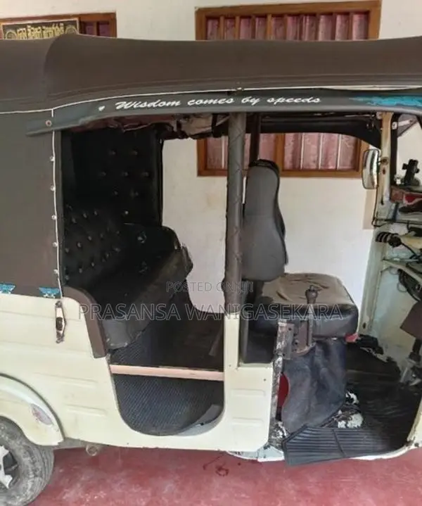Bajaj RE 2000