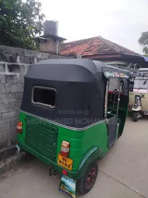 Bajaj RE 2000