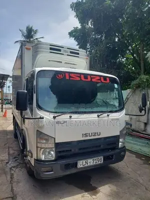 Isuzu NPR85AN 2010
